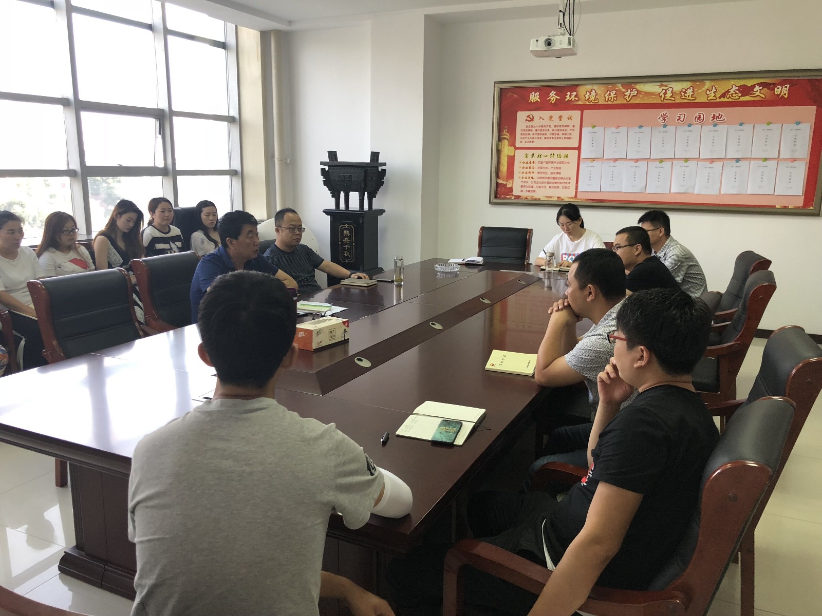 1535501980880308u8dc.jpg 8.27榆林分公司組織開(kāi)展環(huán)保市場(chǎng)營(yíng)銷(xiāo)知識(shí)培訓(xùn).jpg