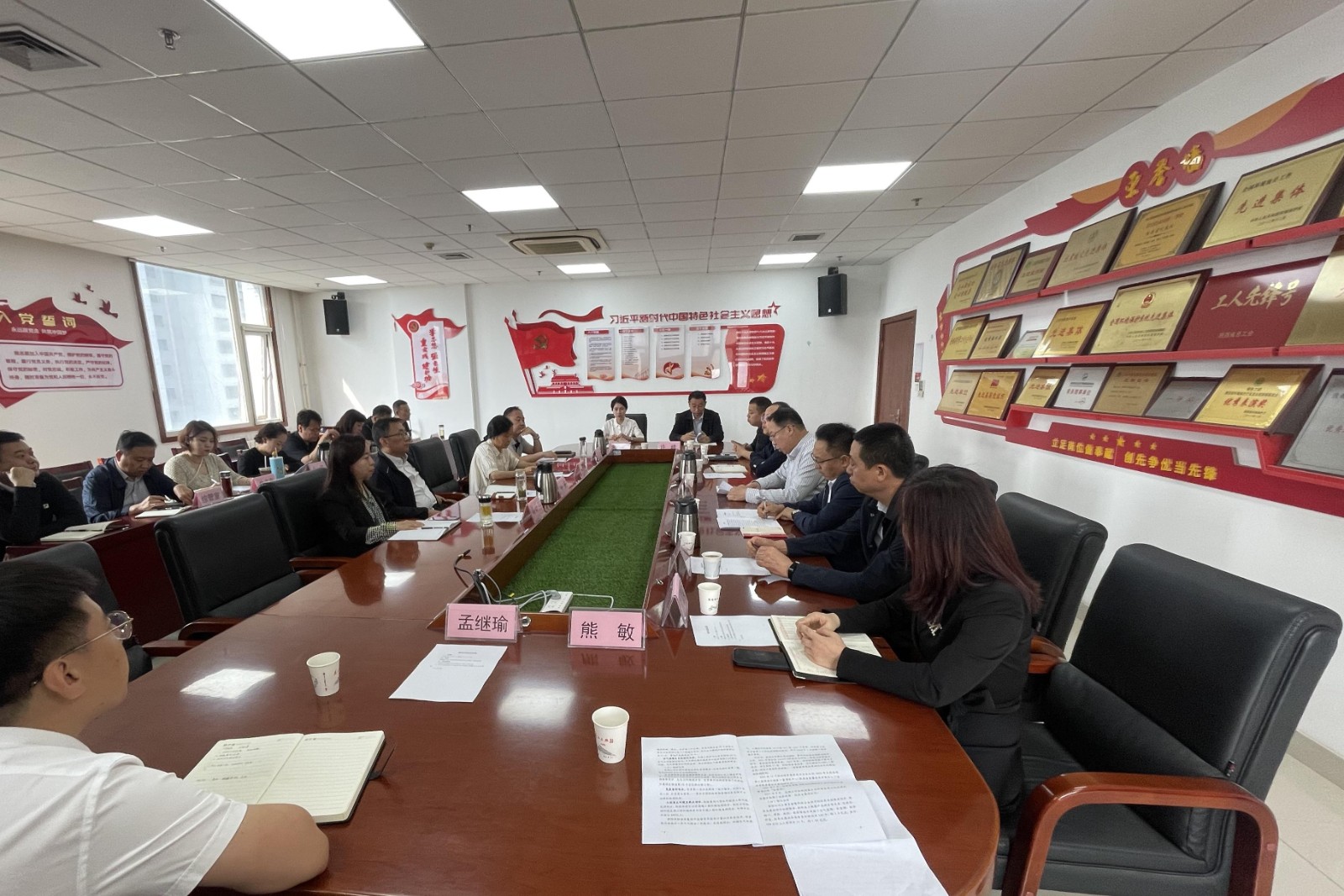 1715220479649897Jwr7.jpg 集團公司領(lǐng)導(dǎo)帶隊赴省環(huán)境監(jiān)測中心站交流座談.jpg